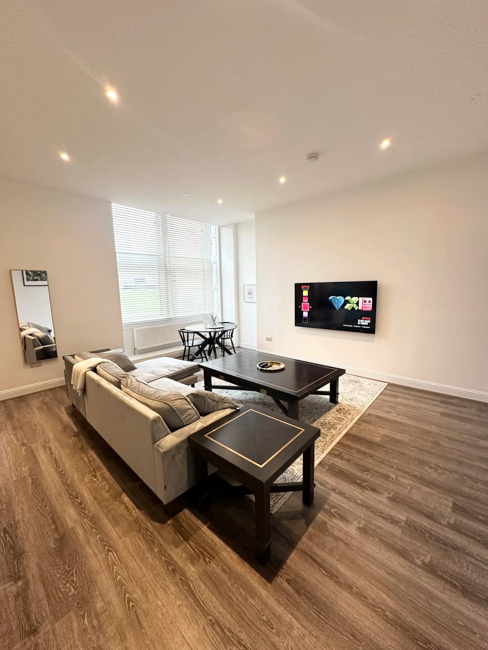 Suite 4 with City View, photo 2 of 7