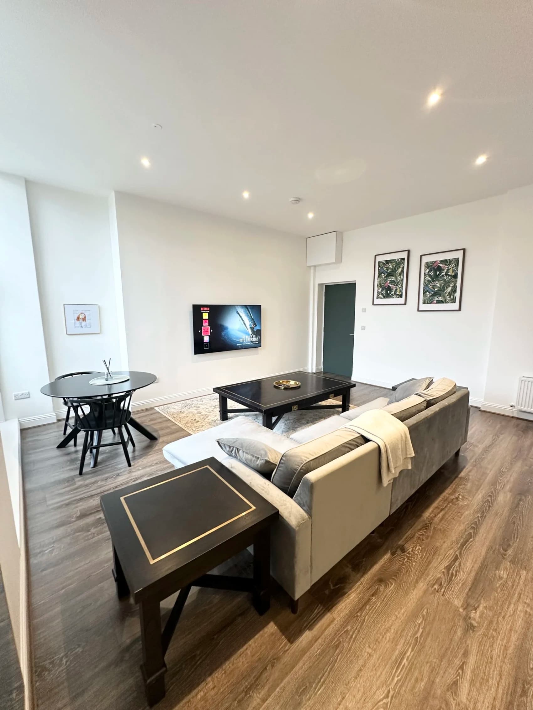 Suite 4 with City View, photo 1 of 7