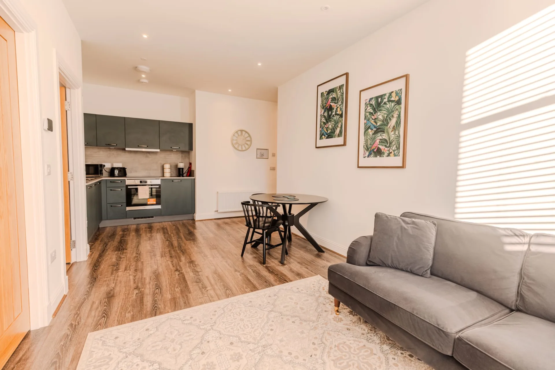 Apartment 6, photo 2 of 7