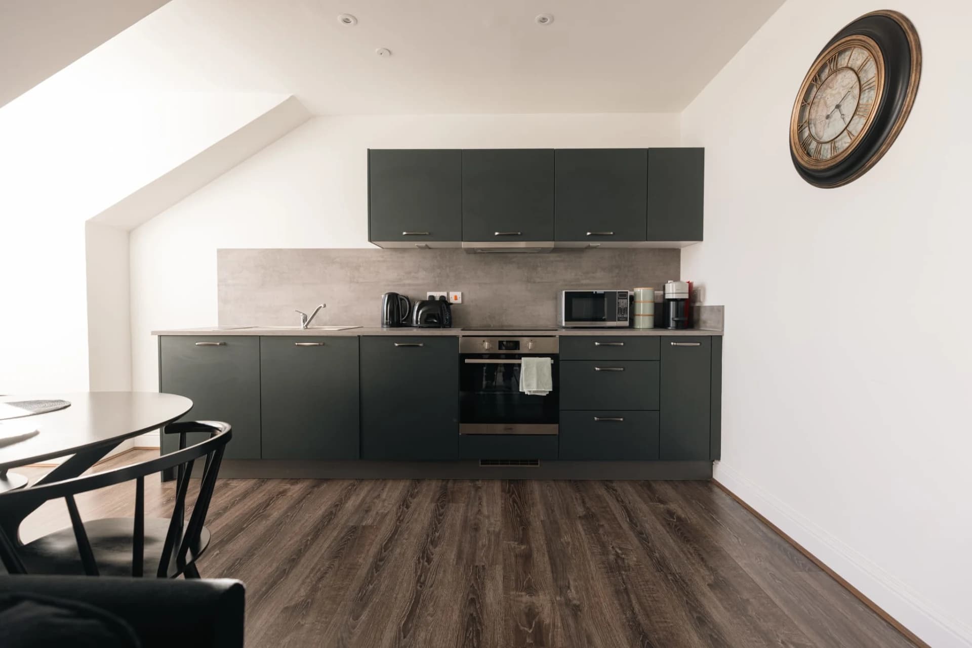 Apartment 8 with Mountain View, photo 5 of 9
